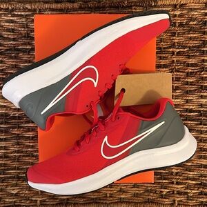 Girls NIKE Star Runner 3 Red, White and Grey size 7Y NWT
